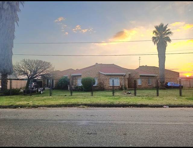 6 BEDROOM HOUSE FOR SALE IN ELSPARK